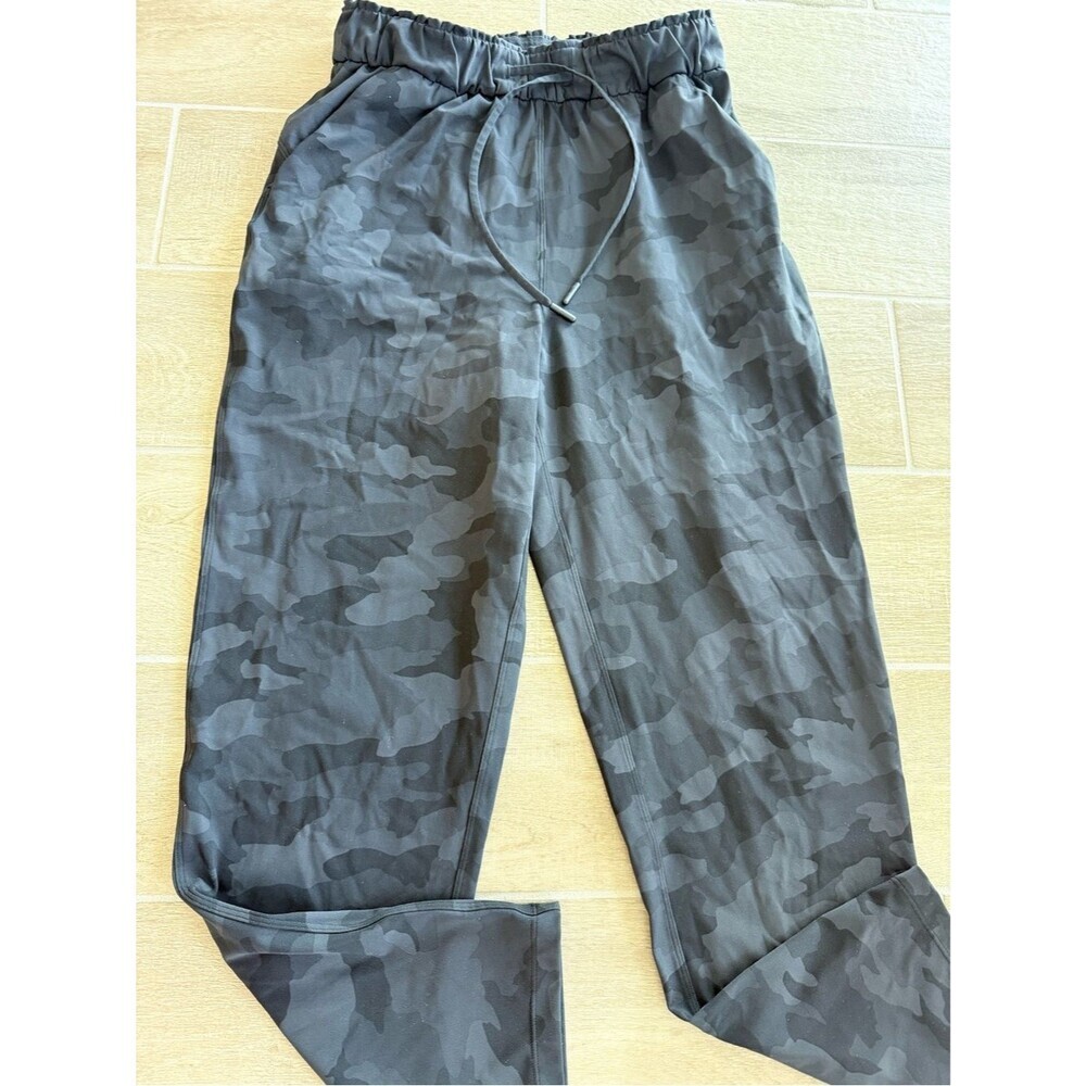 Lululemon Softstreme Straight-Leg Cropped Dark Gray Camo Pants